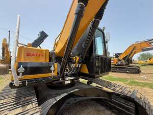 Excavatrice hydraulique Komatsu PC200-8 d'occasion, 20 tonnes, modèle 2022, composants moteur et transmission en excellent état, à vendre - Product Image 2