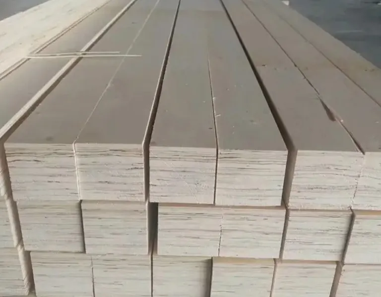 Fabricación FSC Madera de pino blanca de alta calidad Madera de pino Madera para puertas y construcción