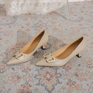 Escarpins confortables pour femme à talon haut, idéaux pour le bureau, les mariages et les soirées, avec soutien de la voûte plantaire et talon carré bas pour une tenue longue durée - Product Image 4