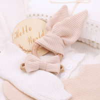 Coffret cadeau de naissance 2024, couverture à pompons pour bébé, chaîne de sucette, combinaison en crochet pour bébé, tissu de bavoir, hochet lapin, cadeau pour nouveau-né
