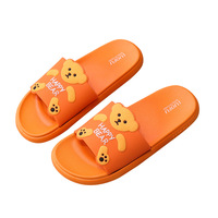 Nouvelles sandales d'été pour couples, à bout ouvert, antidérapantes, en PVC, pour intérieur et extérieur, à semelle épaisse, motif ours de dessin animé, parfaites pour la salle de bain