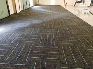 Dalles de moquette de bureau 50x50, insonorisation, prix bas, dalles de moquette bon marché, revêtement de <span class=keywords><strong>sol</strong></span> de bureau, dalles de moquette carrées de luxe pour usage commercial - Product Image 3