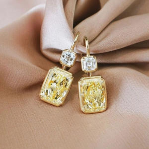 Orecchini con diamanti gialli E1790 in oro giallo con diamanti taglio quadrato fantasia per matrimonio, stile classico da donna, certificati GIA - Product Image 3