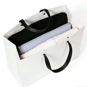 Bolsas de Papel Ecológicas Personalizables con Asas Reforzadas y Remaches, Ideales para Calzado, Ropa y Regalos de Lujo - Product Image 3