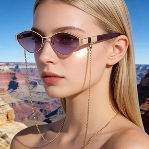 Gafas de sol Partagas Polygon con montura completa y cadena de aleación de cobre para mujer, estilo urbano - Product Image 1