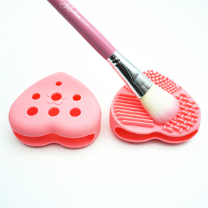 Práctico Limpiador de <span class=keywords><strong>Brochas</strong></span> de Maquillaje de Silicona en Forma de Corazón con Orificio de Secado, Alfombrilla Ecológica Flexible y Duradera para una Fácil Limpieza - Product Image 1