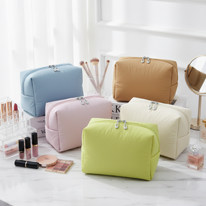 Sac <span class=keywords><strong>de</strong></span> maquillage en nylon écologique personnalisé en gros, sac <span class=keywords><strong>de</strong></span> <span class=keywords><strong>toilette</strong></span> portable à fermeture éclair, sac <span class=keywords><strong>de</strong></span> cosmétique <span class=keywords><strong>de</strong></span> voyage pour filles - Product Image 1