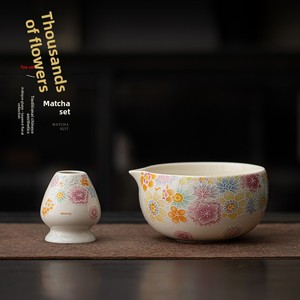 Ensemble d'accessoires pour cérémonie du thé chinois : Bol à matcha en céramique Ten Thousand Flowers, support pour Chasen et base pour brosse - Product Image 1