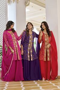 Conjunto Kurta Sharara Corto por Encima de la Rodilla de Rayón Rojo Unity Luxure con Estampado Bandhani, Trabajo de Espejos y Dupatta a Juego, Ropa Étnica Festiva - Product Image 3