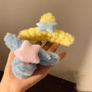 Divertida y Creativa Pinza de Pelo de Felpa con Forma de Estrella de Cinco Puntas, Accesorio Geométrico para el Cabello para Niñas, Pinza Grande de Dibujos Animados, Linda y Dulce para Cola de Caballo - Product Image 1