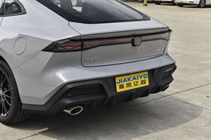 Nouveau Changan UNI-V 1.5T 500Bar moteur 7 vitesses DCT FWD toit ouvrant panoramique sans fil CarPlay Sport berline 2025 - Product Image 4