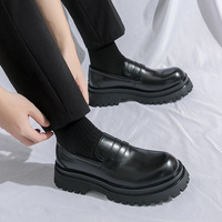Vente directe usine transfrontalière, nouveau modèle de mocassins à enfiler toutes saisons, style britannique décontracté pour hommes à semelle épaisse et tendance