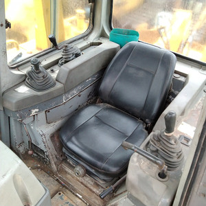 Maquinaria Pesada Usada: Bulldozer Komatsu D155AX, D375, D155A, D85K, D185, D65EK en Venta - Topadoras de Orugas Originales de Alta Eficiencia en Stock - Product Image 5