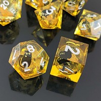 LuxeRoll Black Cat avec noyau liquide doré, ensemble de dés polyédriques en résine 7 pièces pour D&D et jeux de rôle sur table, dés à thème chat personnalisés