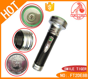 Heiß verkaufte 2D-Trockenbatterien in Peru, <span class=keywords><strong>Panama</strong></span>, Lucky <span class=keywords><strong>Tiger</strong></span> FT2DE8B schwarze Blister-Eisen-Taschenlampe # RDA # TOKAILUX # LUKEN # DIFERLUX - Product Image 2