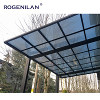Cochera con Estructura de Aluminio Resistente, Impermeable, con Techo Arqueado, Techo Fijo, Adosada a la Casa