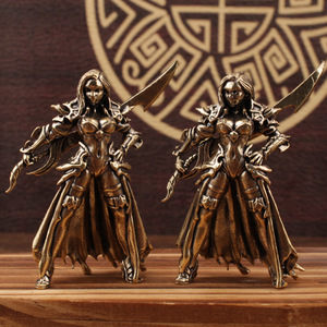 รูปปั้นนักรบหญิงทองเหลืองพร้อมดาบ ของตกแต่งโต๊ะทำงาน งานฝีมือย้อนยุค ของเล่นสะสม รูปปั้น - Product Image 1