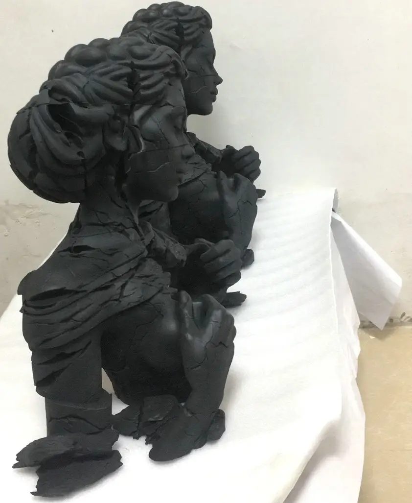 Poitrine ouverte dame avec sculpture de poumon d'or impression 3d résine dame personnage statue modèle figurine