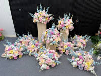 Arreglo de Rosas de Seda Artificial y Flores Mixtas para Decoración Floral de Centro de Mesa en Bodas y Día de la Madre