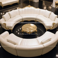 Conjunto de sofá blanco curvo seccional en forma de C, conjunto de sofá blanco y dorado de gran tamaño, recepción en el vestíbulo del hotel, combinación circular