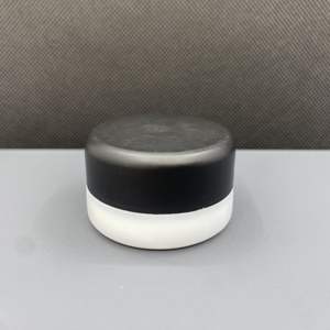 Mini pot en verre blanc de 10 ml avec couvercle en plastique noir à l'épreuve des enfants pour les cosmétiques et les huiles concentrées de soins personnels - Product Image 4