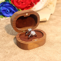 Maßgefertigte Walnussholz Doppel-Ringbox Magnetische Holz-Hochzeitsringbox Luxuriöse Massivholz-Schmuckgeschenkbox mit Samteinlage