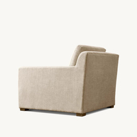 Fauteuil d'appoint moderne de luxe en lin sable avec accoudoirs larges et pieds en laiton pour salon, villa, hôtel
