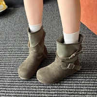 Bottines Chelsea tendance pour femme, collection automne 2026, couleur unie, finition mate, avec boucle, bout épais et talon moyen