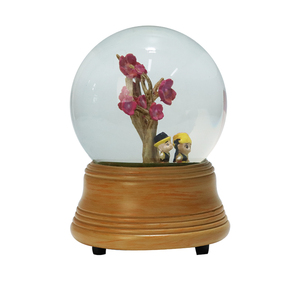 <span class=keywords><strong>Globe</strong></span> <span class=keywords><strong>en</strong></span> verre de mariage moderne saint-valentin, lumières décoratives boule de neige personnalisée avec Base <span class=keywords><strong>en</strong></span> <span class=keywords><strong>bois</strong></span> - Product Image 4
