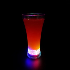 Gran oferta de fábrica, taza Pilsen clásica ecológica, taza de jugo de plástico intermitente LED, tazas de té y platillos - Product Image 6