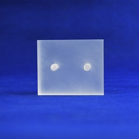 Plaque de quartz avec trous filetés internes, pureté SiO2 99,99 %, résistante aux hautes températures, sur mesure pour équipement de laboratoire et semi-conducteurs