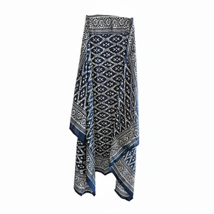 Pareo de Algodón Estampado a Mano Tradicional, 44 x 72 Pulgadas, Diseño Floral Índigo, para Playa - Product Image 1