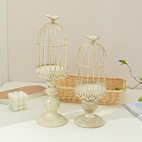 Chandelier en fer antique en forme de cage à oiseaux pour présentation en boutique vintage, cadeau de mariage
