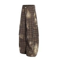 Salopette en coton mélangé à imprimé léopard, design tendance de rue, pantalon ample à jambes larges, pantalon multi-poches pour homme