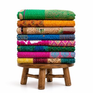 Couette traditionnelle indienne en coton Kantha 60x90, couvre-lit patchwork fait main, couverture bohème réversible, literie cousue à la main - Product Image 3