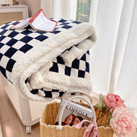 Couverture en flanelle sherpa douce à double face, à carreaux noirs, imprimée sur mesure Wenxi, pour l'hiver, pour un usage domestique