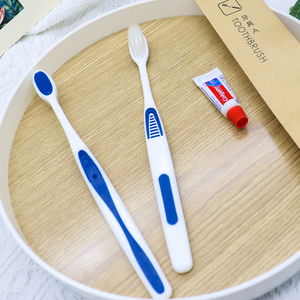 <span class=keywords><strong>Prix</strong></span> d'usine OEM Kit dentaire de luxe pour hôtel <span class=keywords><strong>Dentifrice</strong></span> <span class=keywords><strong>Colgate</strong></span> 5ml et brosse à dents antidérapante pour les affaires ou les voyages Équipements de l'hôtel - Product Image 4