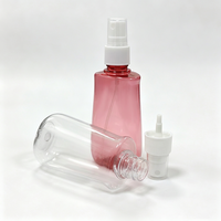 Vente en gros personnalisée, flacon pulvérisateur transparent et semi-transparent rouge, blanc, pour parfum, toner, flacon pulvérisateur vide en PET à brume fine et design épuré