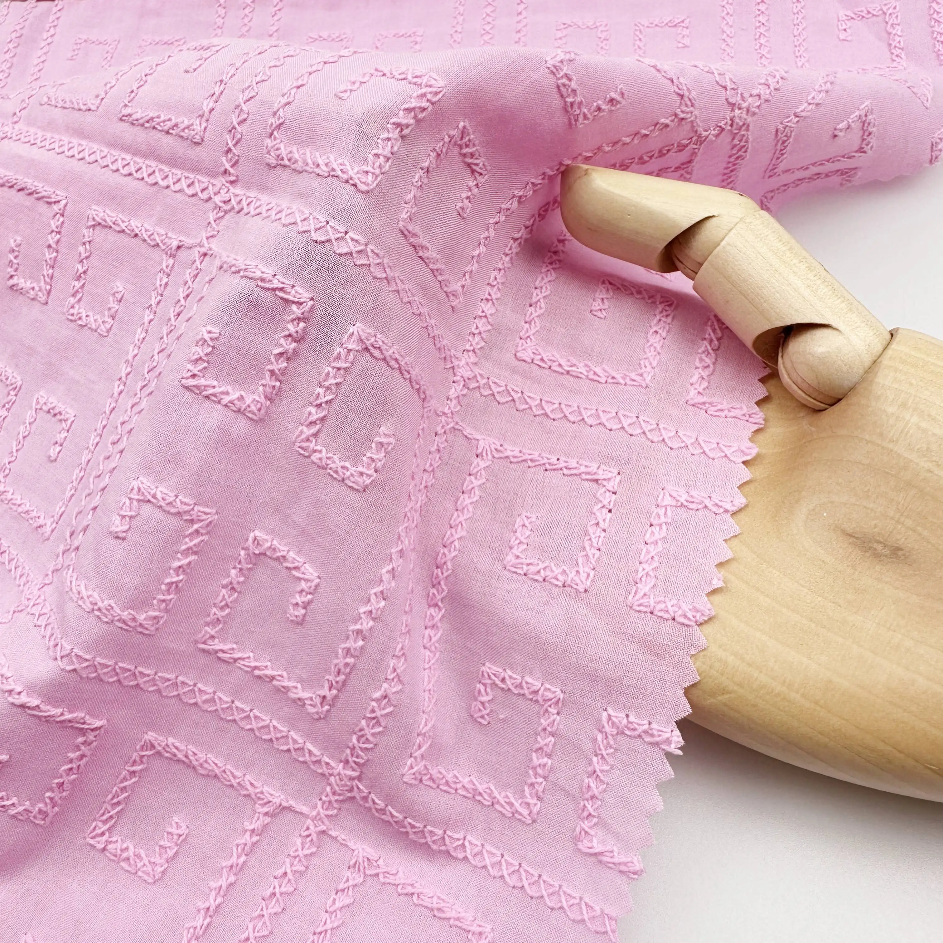 Venta al por mayor 100% tela de algodón patrón geométrico bordado algodón bordado tela de encaje