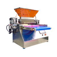 Machine semi-automatique à bonbons durs à remplissage central de ceinture aigre-en-ciel pour la fabrication de sucettes sucrées au chocolat