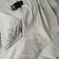 Ensemble de literie en coton brodé floral gris en gros d'usine, housse de couette et drap pour un usage domestique