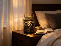 Lanterne en métal ajourée à motif de feuille noire, lanterne décorative portable en fer avec bordure dorée, option d'éclairage LED personnalisable