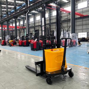 מלגזה חשמלית ניידת עם טעינה עצמית 1t 2t 3t 4t 5t מותאמת אישית עם הנעה לכל הגלגלים וסוללת עופרת-חומצה - Product Image 2