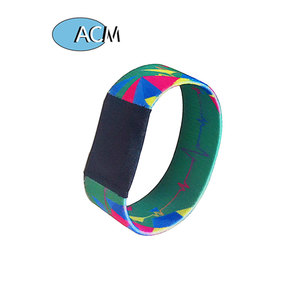 Pulsera RFID Reutilizable Impermeable de Control de Acceso de 125 kHz/UHF ISO <span class=keywords><strong>15693</strong></span> con Impresión Personalizada Premium - Product Image 1