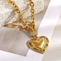 Collier médaillon cœur plaqué or fermoir à bascule avec accents de cristal cadeau romantique bijoux pour femmes