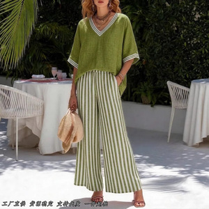 Ensemble décontracté pour femme, haut vert à col en V, pantalon rayé à jambes larges, tailles SMLXL2XL3XL, style Europe, Amérique, Moyen-Orient, artistique, rétro - Product Image 1