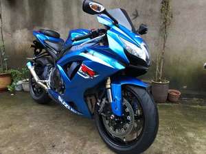 <span class=keywords><strong>Suzuki</strong></span> <span class=keywords><strong>GSX600</strong></span> : Moteur 4 cylindres en ligne DOHC de 599 cm³ + 133 ch de puissance + 6,93 kg-m de couple, moto sportive prête pour la course - Product Image 5