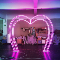 Lumière de motif extérieur Saint-Valentin à grande échelle Led rose amour arc lumière lumières décoration de mariage