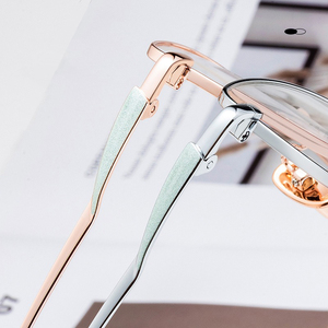 <span class=keywords><strong>Gafas</strong></span> <span class=keywords><strong>graduadas</strong></span> de lectura de titanio delicada Premium para <span class=keywords><strong>mujer</strong></span>, montura óptica para <span class=keywords><strong>mujer</strong></span> - Product Image 5
