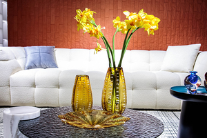 ชุดแจกันแก้วอาร์ตสีอำพันทองเป่าด้วยมือทรงไม่สมมาตรแบบทันสมัย พร้อมลวดลายจุดสีขาวนูน ตกแต่งด้วยงานแกะสลัก เหมาะสำหรับตกแต่งโรงแรม - Product Image 3